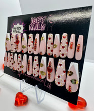 Cargar imagen en el visor de la galería, Queen Of Hearts Nails
