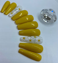 Load image into Gallery viewer, Yellow Daisy Nail Set
