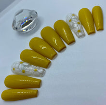 Load image into Gallery viewer, Yellow Daisy Nail Set

