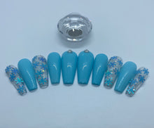 Load image into Gallery viewer, Baby Blue Snowflake Nail Set
