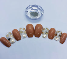 Load image into Gallery viewer, Light Brown Leaf Nail Set
