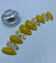 Load image into Gallery viewer, Yellow Butterfly Nail Set
