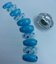 Cargar imagen en el visor de la galería, Baby Blue Butterfly Nail Set
